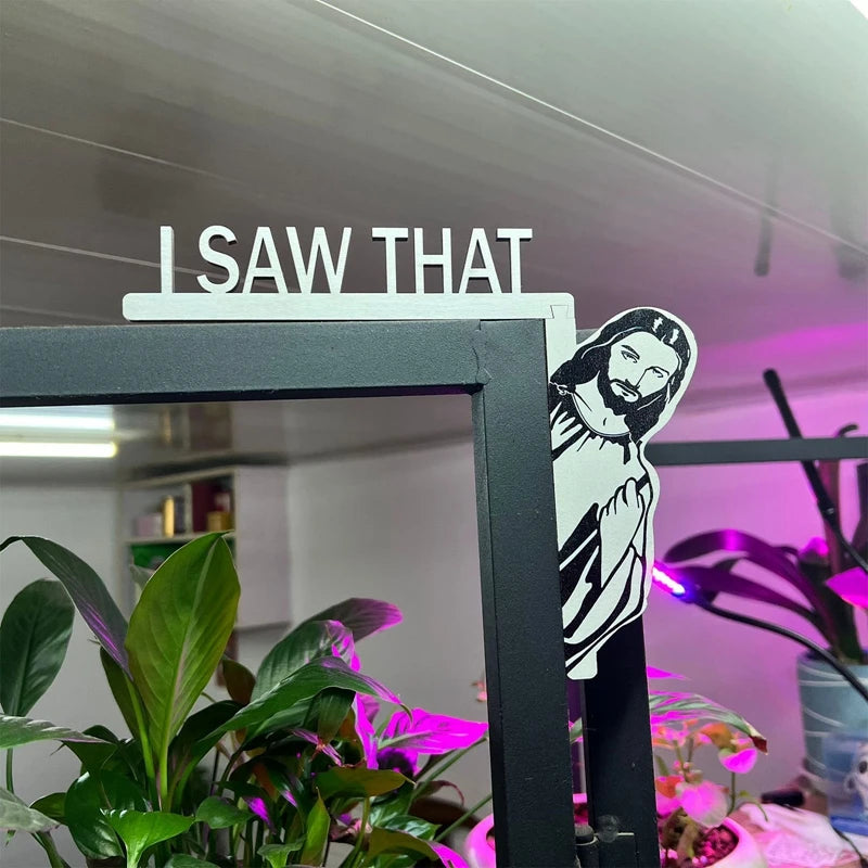 "Funny Jesus Door Hanger – 'I Saw That' Creative Wooden Home Décor Sign for Doors or Walls"