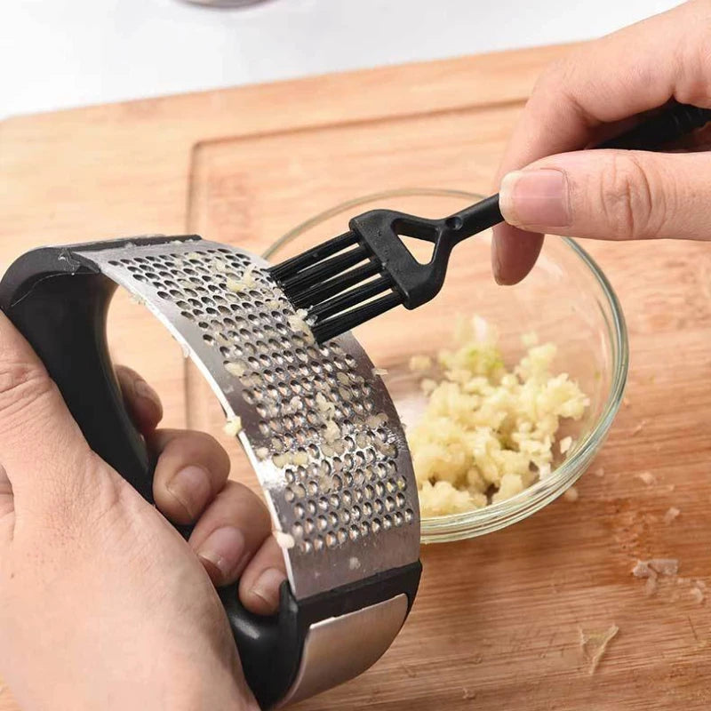 Stainless Steel Garlic Press – Manual Garlic Crusher and Mincer for Kitchen Efficiency