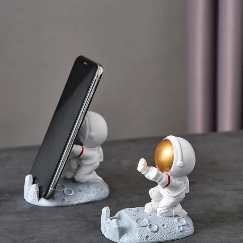 Nordic Style Astronaut Resin Mobile Phone Stand - Office Desk Decoration and Gift