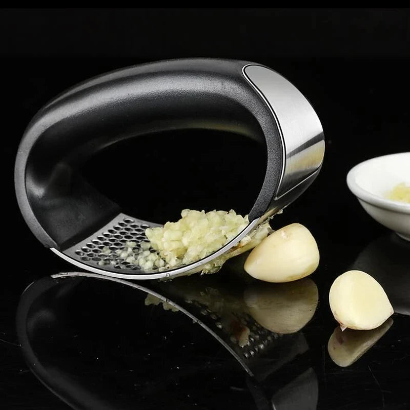 Stainless Steel Garlic Press – Manual Garlic Crusher and Mincer for Kitchen Efficiency