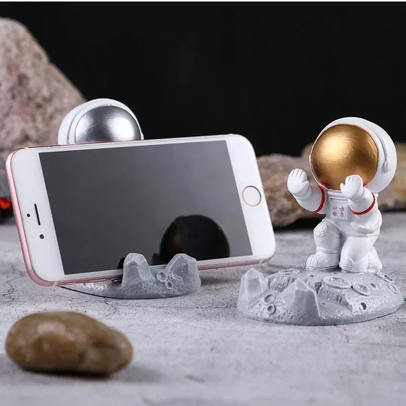 Nordic Style Astronaut Resin Mobile Phone Stand - Office Desk Decoration and Gift